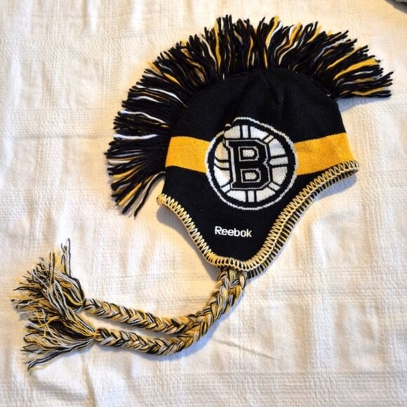Reebok Boston Bruins boys size 6-20 fleece lined hat knit outer layer, EUC - Picture 3 of 5